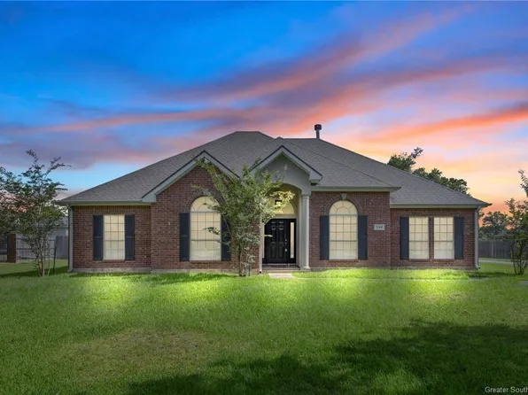 1760 Hollow Cove Ln, Lake Charles, LA 70611