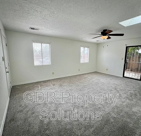 3529 Ross Ave SE — Photo 11