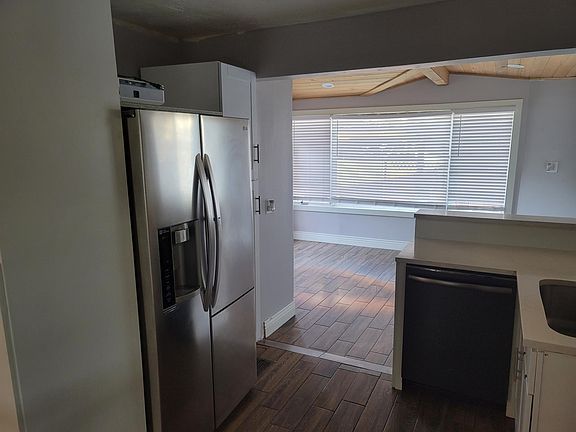 5th image of 976 N American Beauty Dr