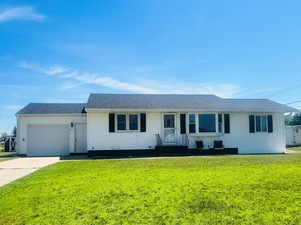 610 E 2nd St, Graceville, MN 56240