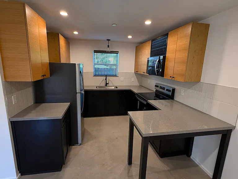 19237 Linnet St #19237 — Photo 14