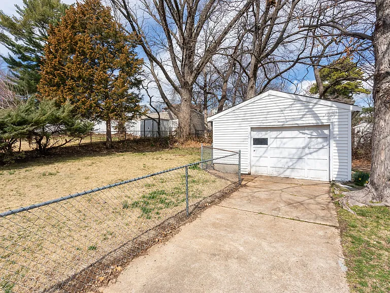 7507 Devonshire Ave — Photo 20