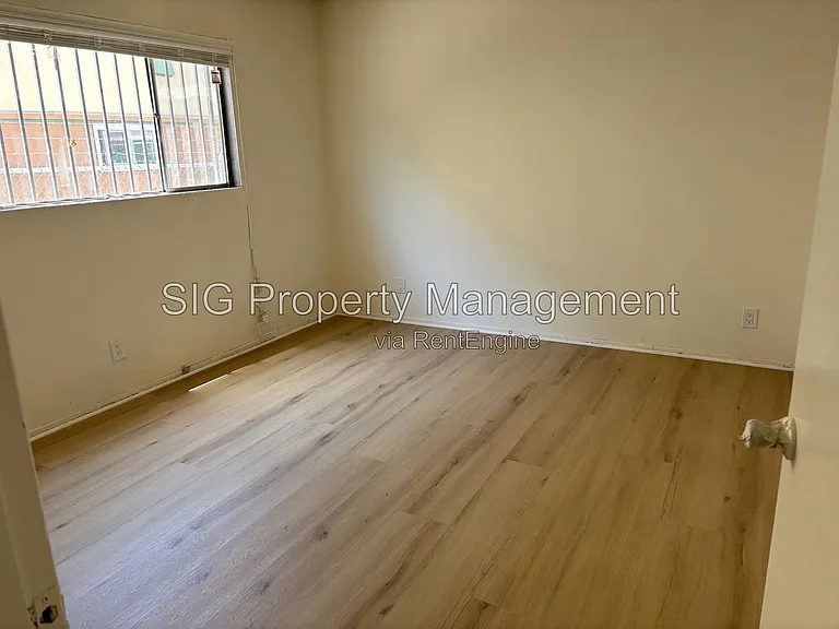 6930 Fulton Ave — Photo 11