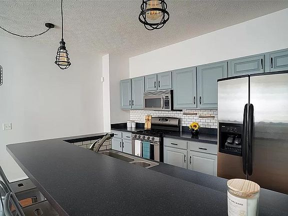 Kitchen with modern appliances, including microwave and dishwasher!