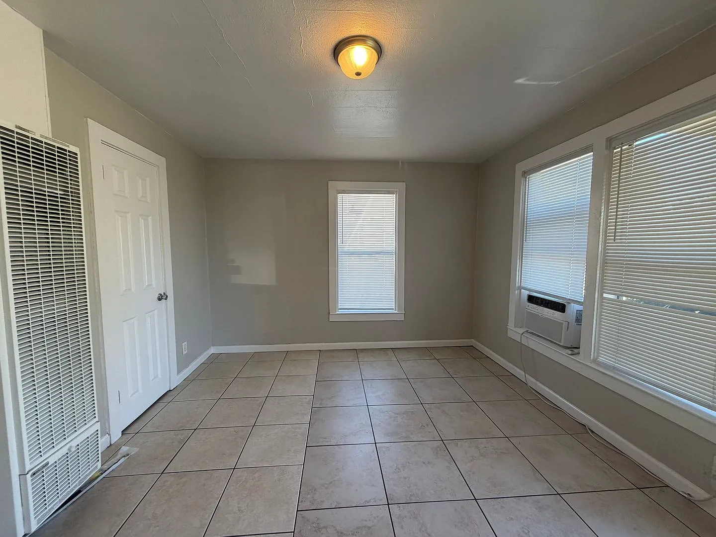 741 E. Mariposa 1 Bedroom 1 Bathroom Duplex Tulare — Photo 4