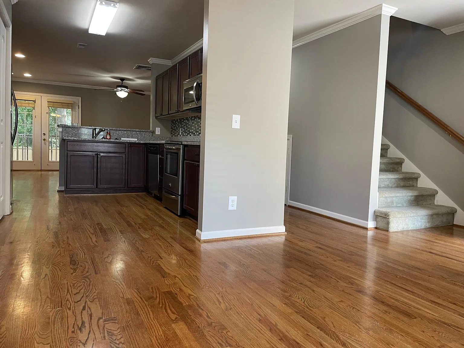 3 bed, 2.5 bath, 1618 sqft, $2,100 — Photo 2
