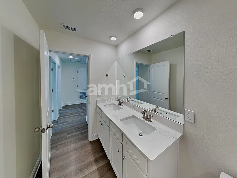 5968 Pinewood Estates Dr — Photo 16