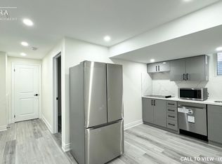 8 Edworthy Gdns #2B, Hamilton, ON L8B1Y7