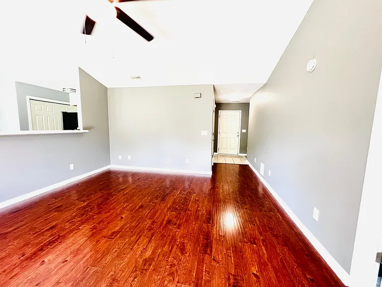 469 W Perry Rd — Photo 9