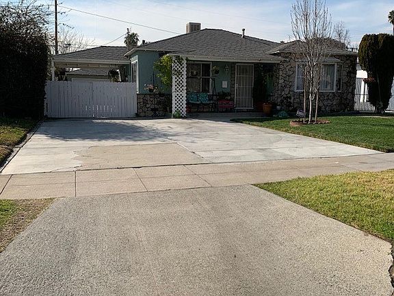 3rd image of 3168 N Sierra Way