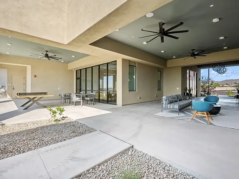 Longbow Luxury Apartments — Photo 16