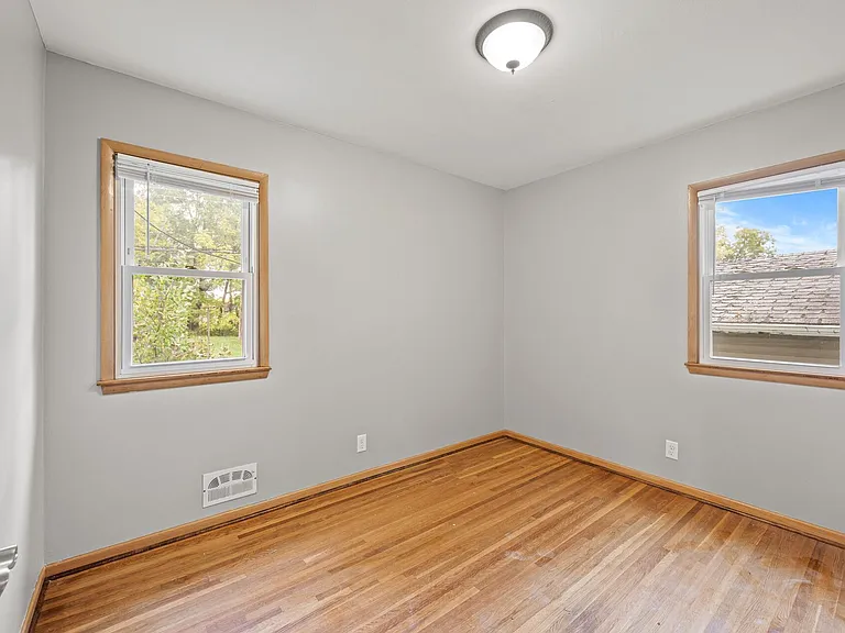 1711 Rose Pl — Photo 16