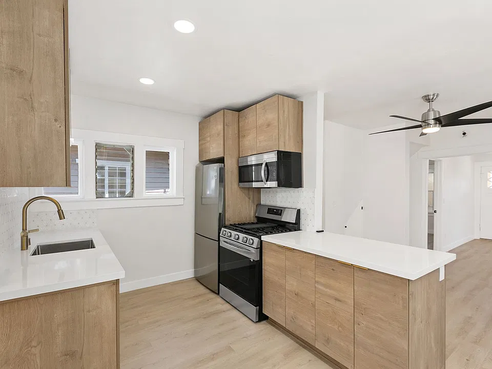 4554-58 North Ave