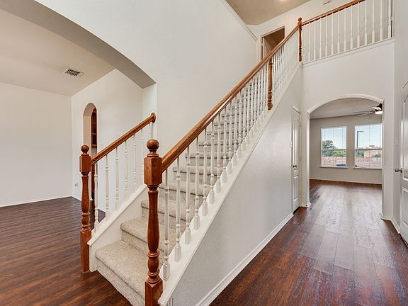 3rd image of 306 Salsbury Dr