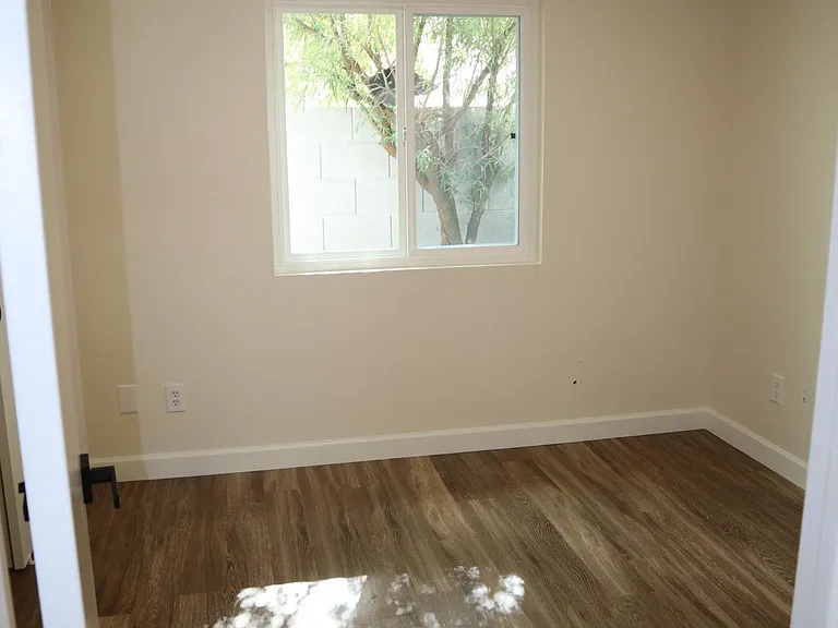 1449 E Kerry Ln — Photo 12