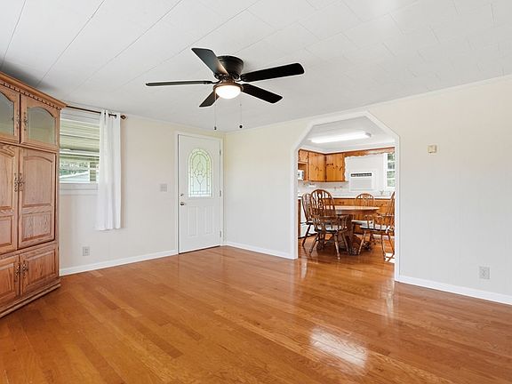 4th image of 7946 Red Bud Rd NE