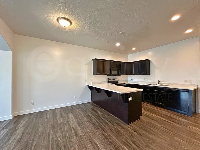 648 E 380 N — Photo 3