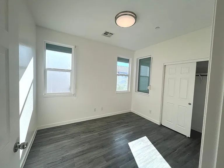 1533 Franklin Ln — Photo 41