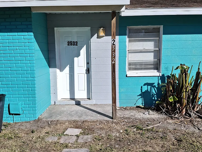2532 SW Lois Ave — Photo 8