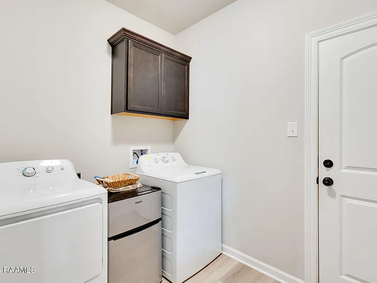 224 Crescent View Ln — Photo 16