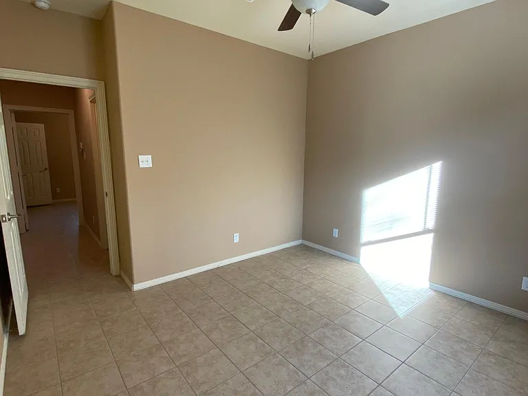1112 Eisenhower St #H — Photo 17