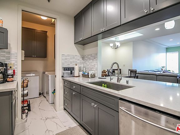 5th image of 5050 Maplewood Ave APT 202
