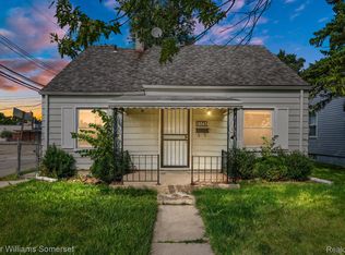 18543 Woodside St, Harper Woods, MI 48225