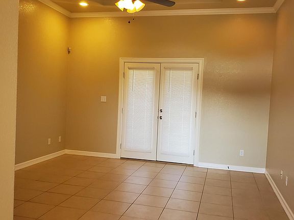 3rd image of 1906 Treasure Oaks Dr