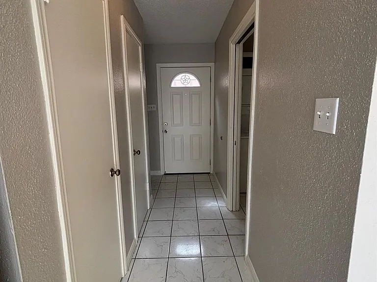 2710 Briarhurst Dr #5 — Photo 8