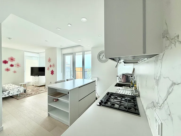 8415 Granville St #507 — Photo 19