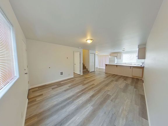 4th image of 1990 10th St #995