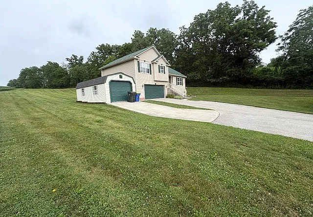7586 Hoffacker Rd — Photo 14