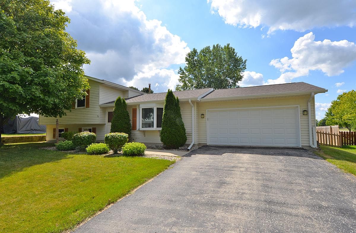 9415 Dunkelow Rd, Franksville, WI 53126 MLS 1808116 Zillow