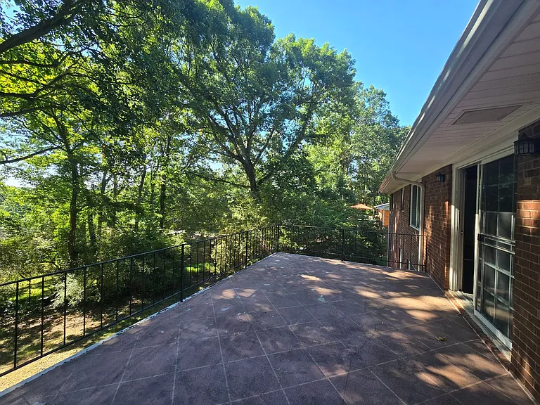 1194 Ingram Dr — Photo 31