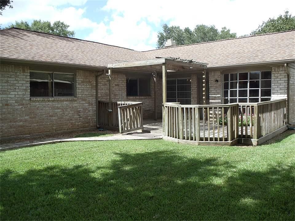 1st image of 13755 Drakewood Dr