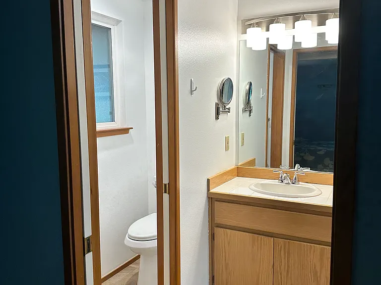 Master Bedroom ensuite bathroom