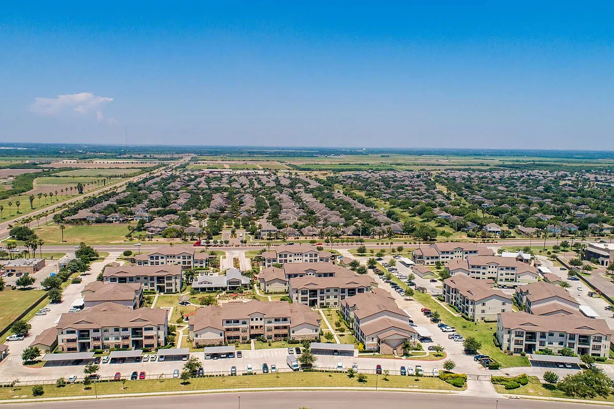 Building Photo - Plantation Apartments