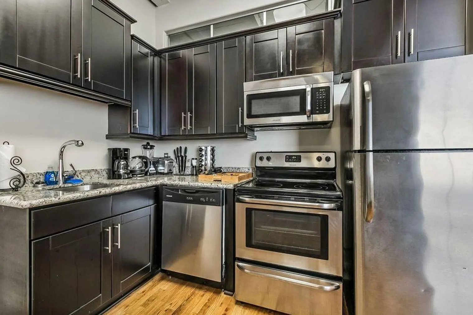 1 bed, 1.0 bath, 645 sqft, $4,327 — Photo 4