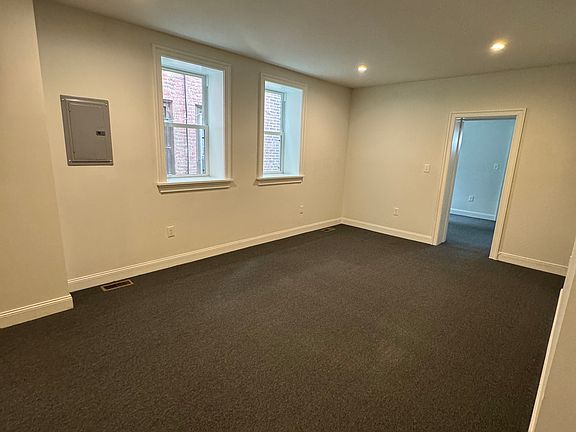 4th image of 4049 Spruce St #A