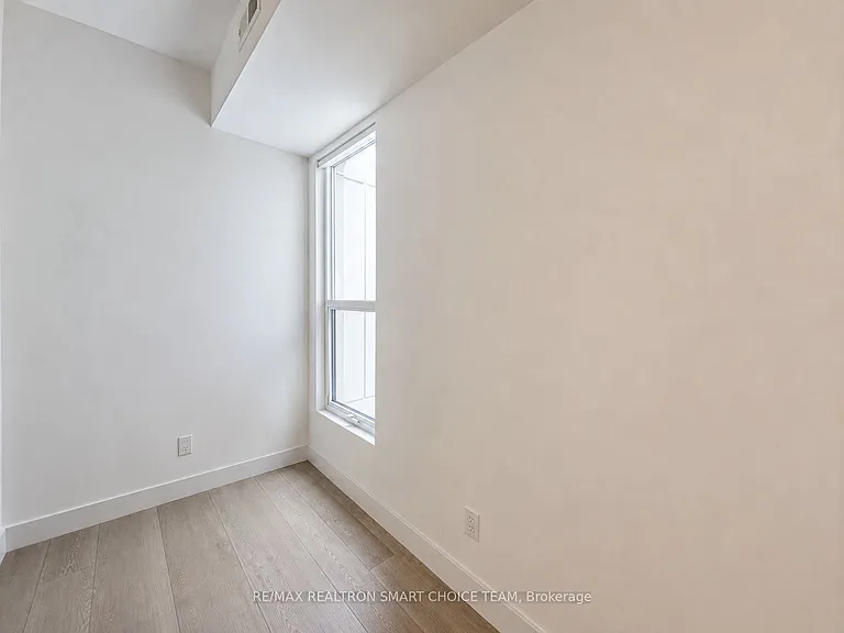1005 Dundas St E #117 — Photo 14