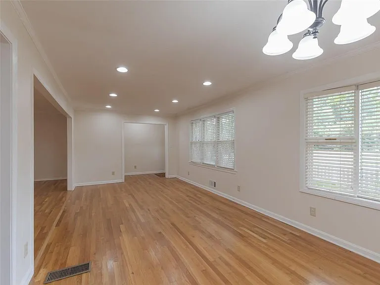 1110 Grimes Bridge Rd — Photo 7