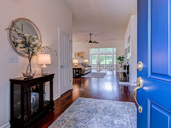 3rd image of 6439 Longwood Dr.
