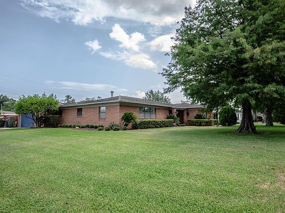 2nd image of 3690 Crestwood Dr