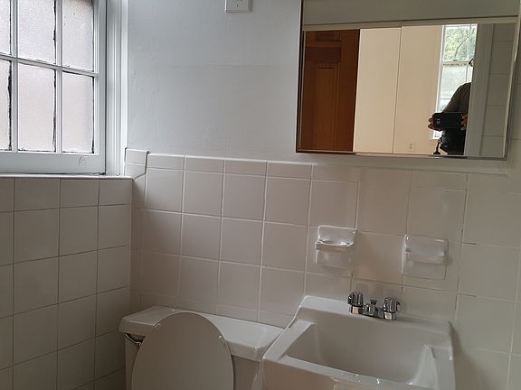 3rd image of 1 Charles St APT 8
