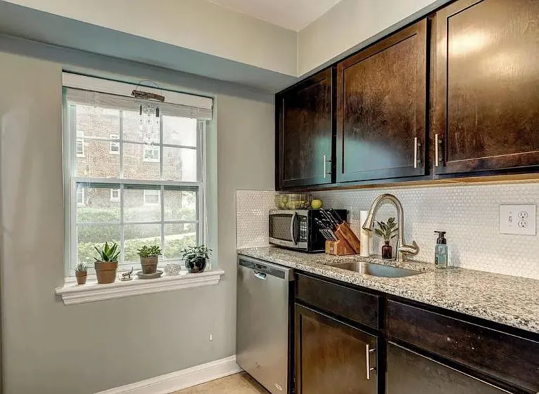 2105 N Taft St #1 — Photo 4