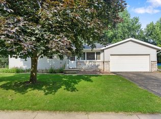 860 Broadway Dr, Sun Prairie, WI 53590