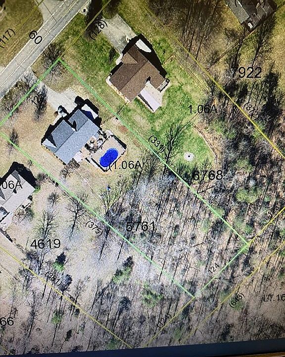 2nd image of 1529 Country Club Rd