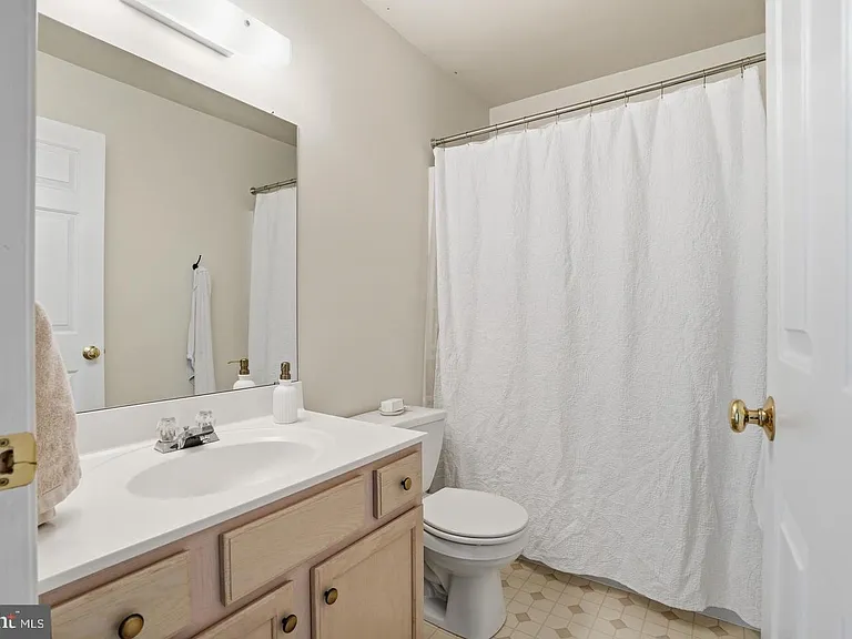 468 Berkshire Dr — Photo 4