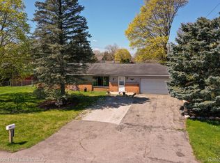5531 Mary Sue St, Clarkston, MI 48346
