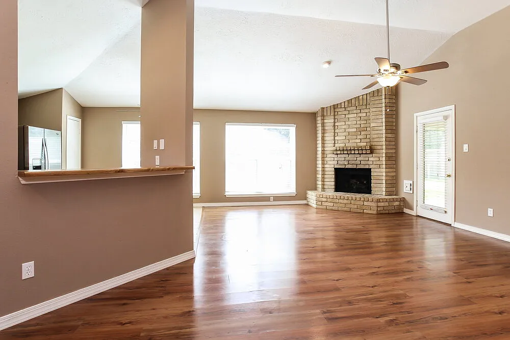3 bed, 2.0 bath, 1278 sqft, $1,750 — Photo 2